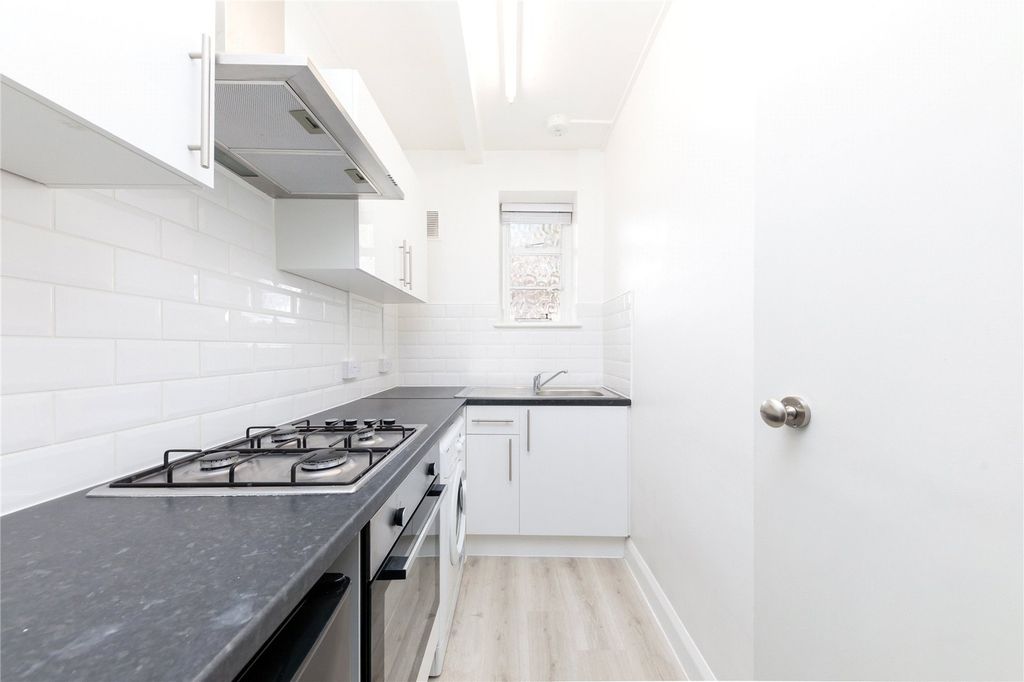 Property photo 3 of 17 Picture No. 12