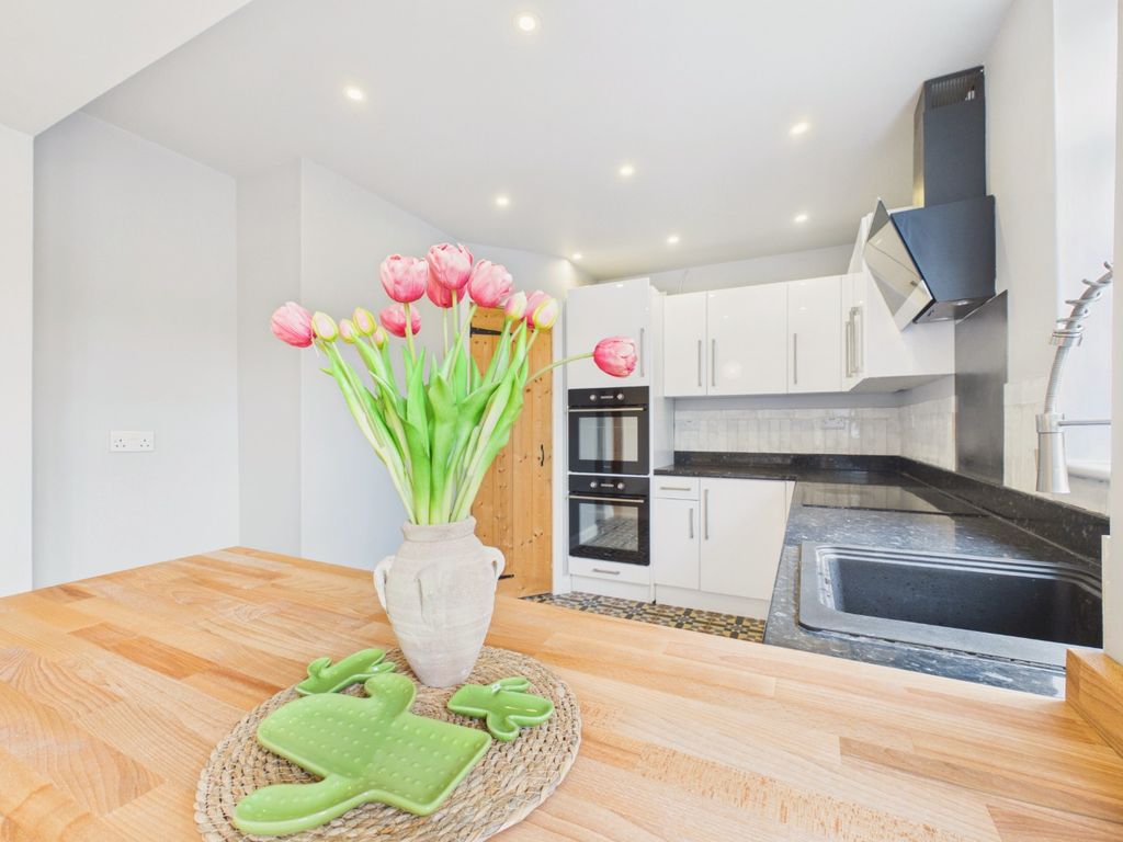 Property photo 3 of 19 5366656
