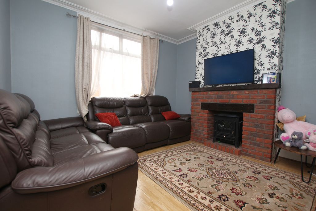 Property photo 2 of 11