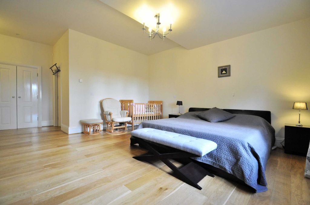 Property photo 3 of 12 Photo 04