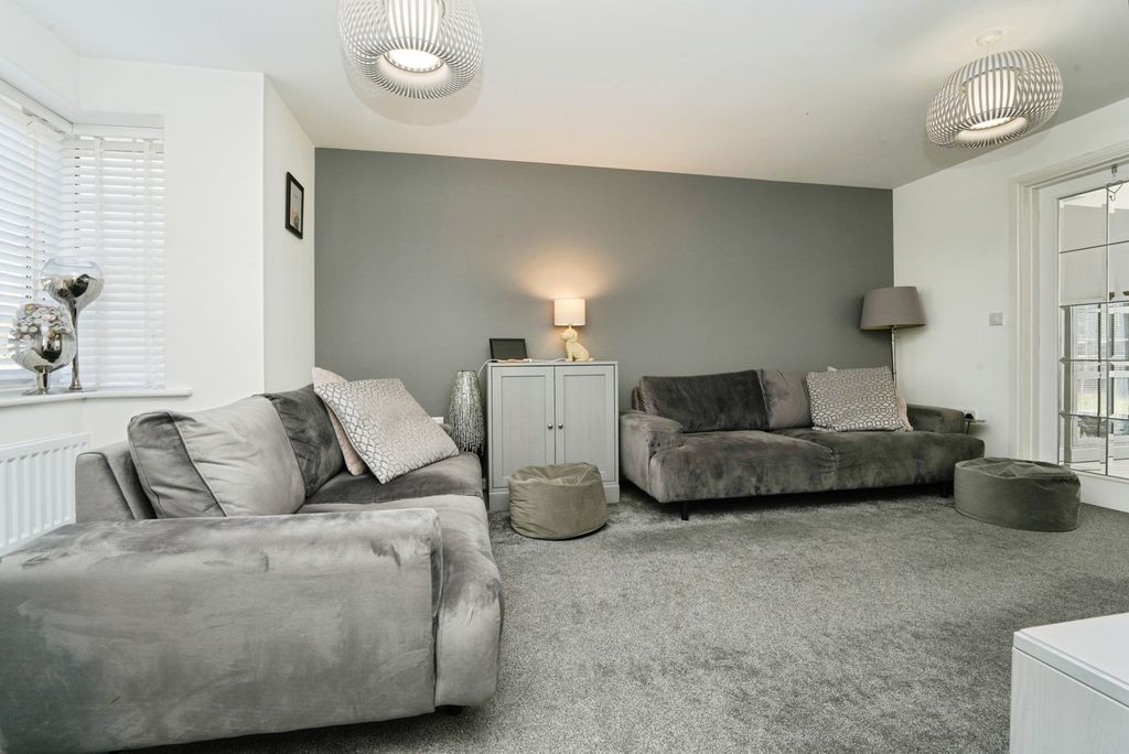 Property photo 2 of 17 Pbox-Img.Jpg