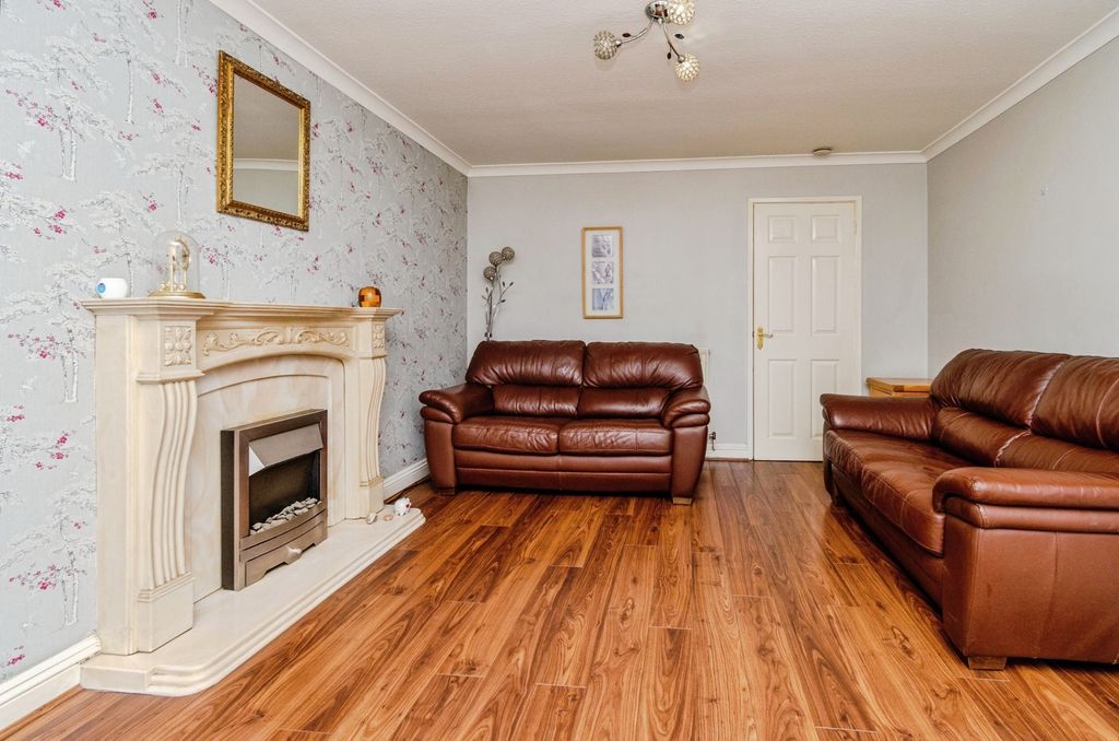 Property photo 2 of 17 Photo