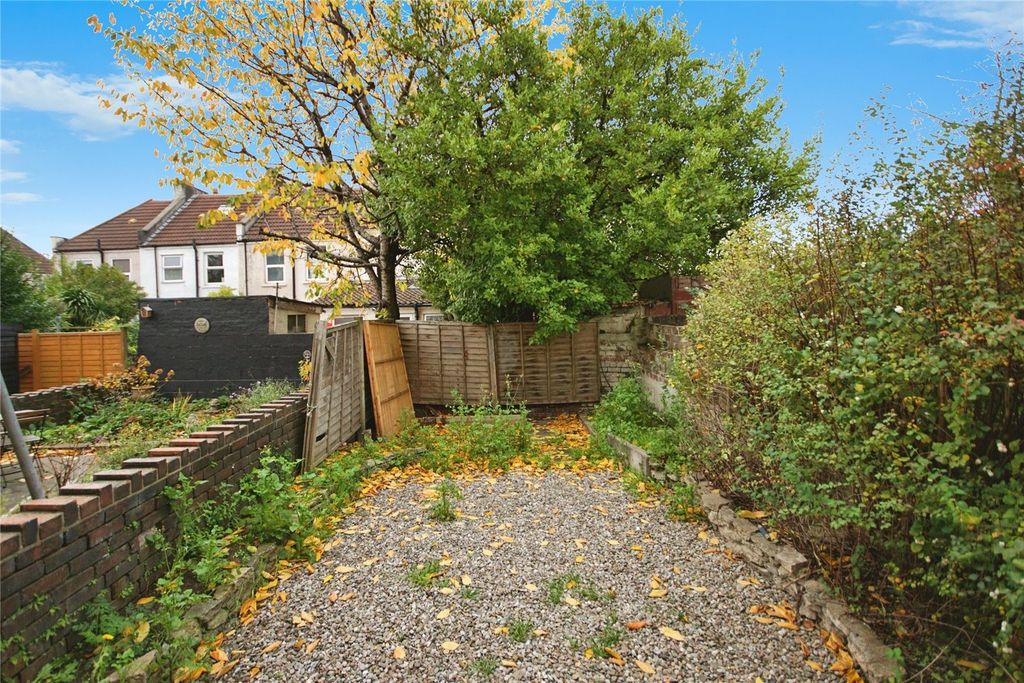 Property photo 2 of 17 Picture No. 32