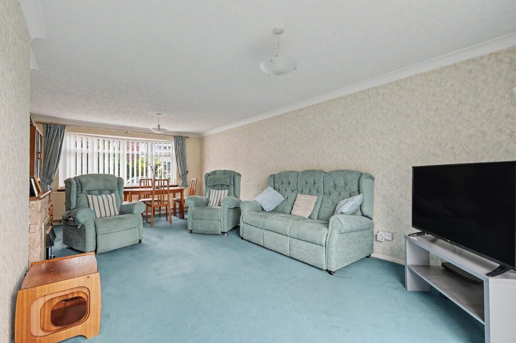 Property photo 3 of 13 5214494
