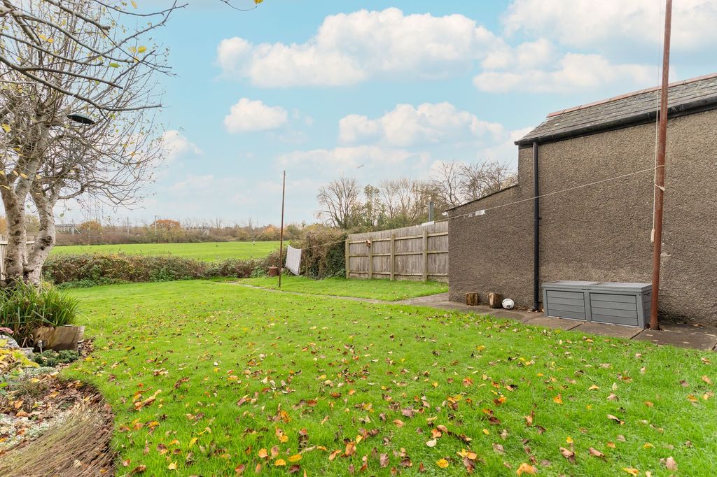 Property photo 2 of 25