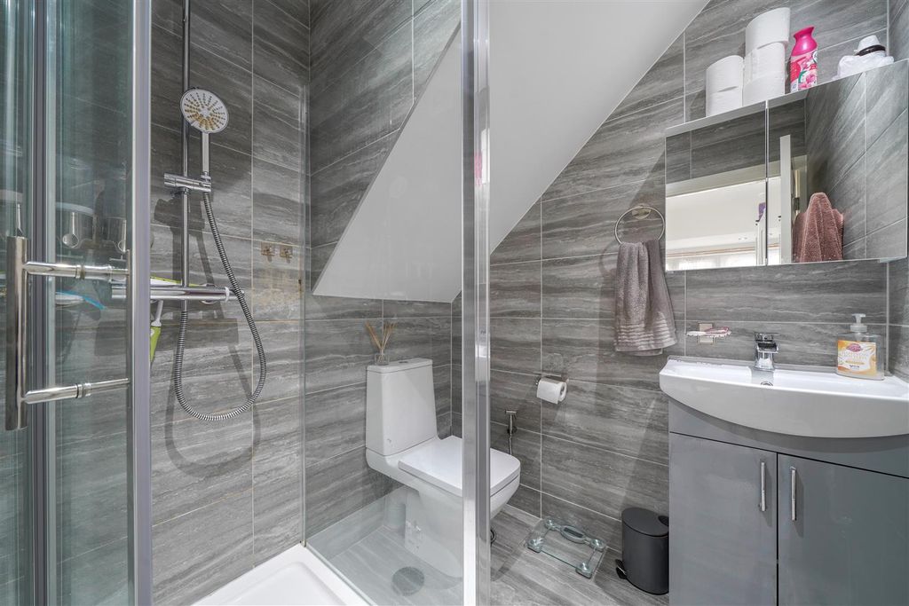 Property photo 3 of 10 72B Eton Avenue - 65c9Sgb1Luigryhw3Csf.Jpg