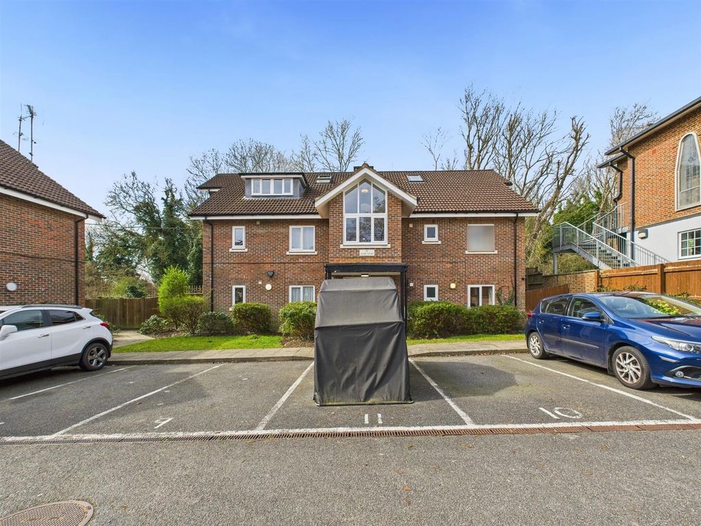 Property photo 1 of 10 Cam02885G0-Pr0336-Still013.Jpg