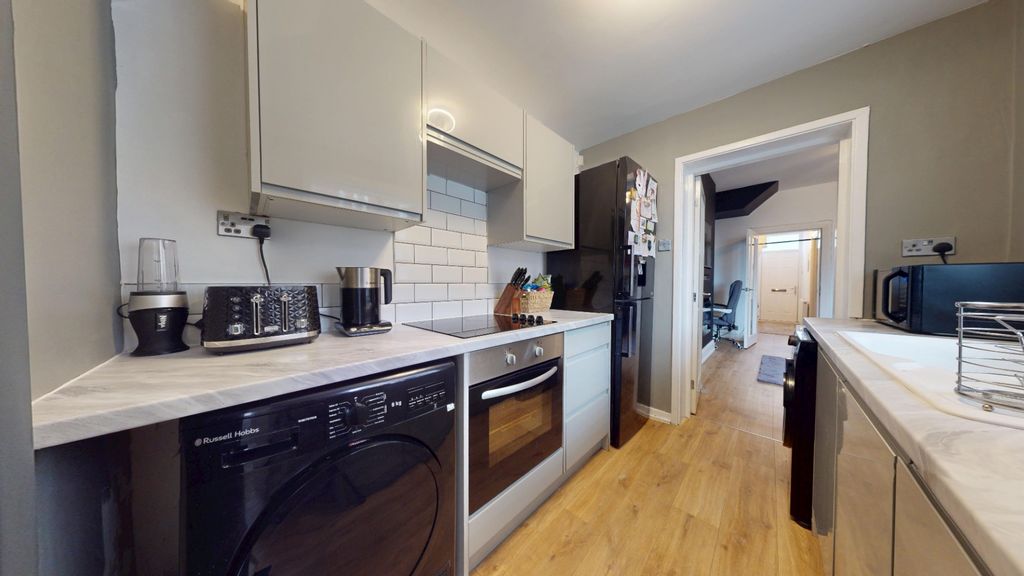 Property photo 2 of 18 4007072