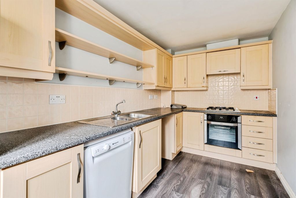 Property photo 2 of 17