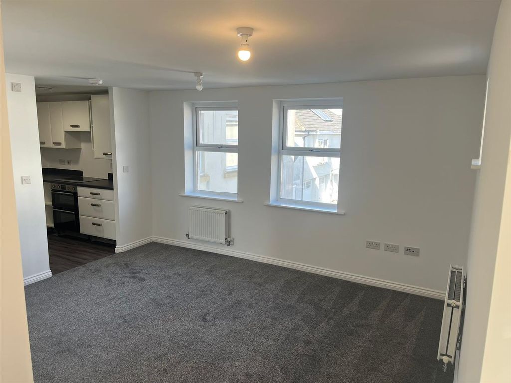 Property photo 3 of 7 28 Littledale Lounge