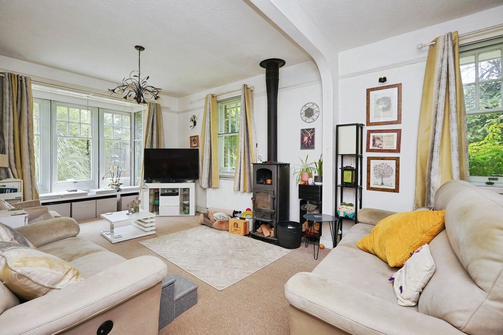 Property photo 2 of 31