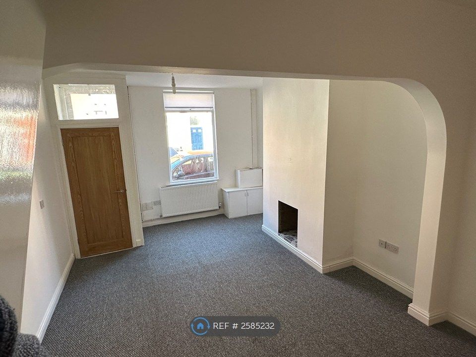 Property photo 2 of 11 Living Room