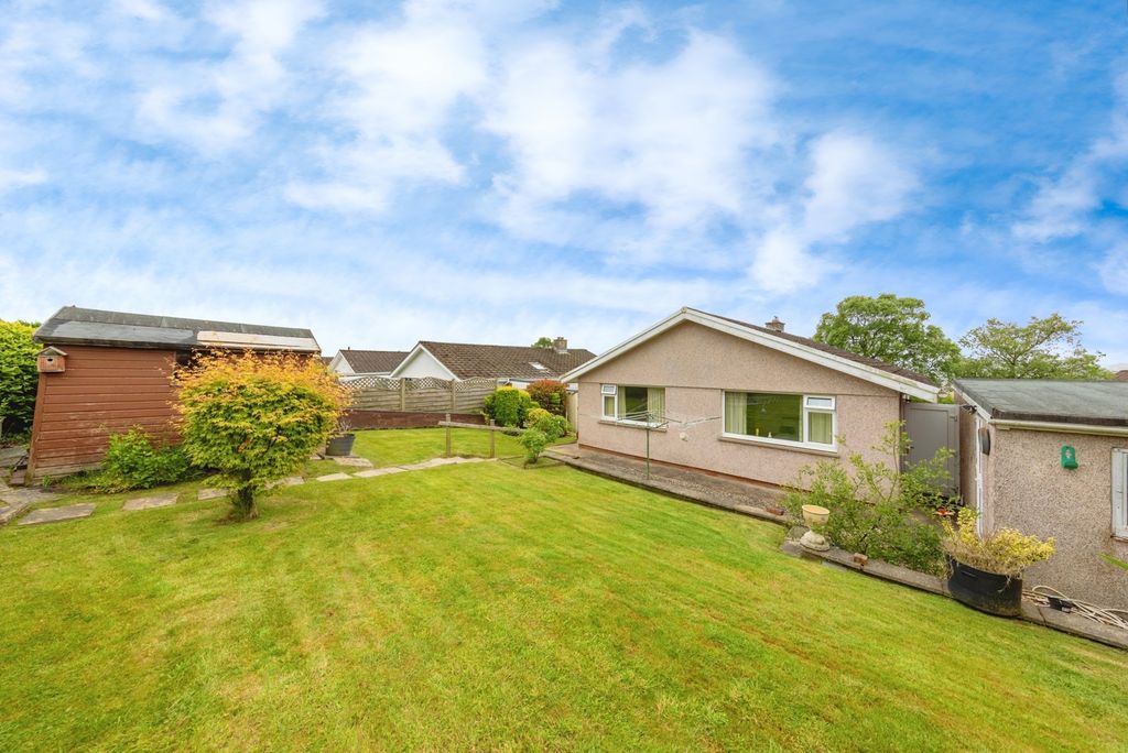 Property photo 2 of 17 Photo