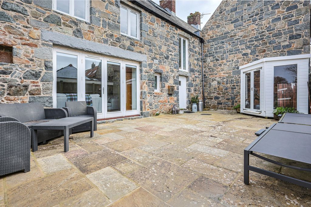 Additional image 16 of 2 bed property for saleLe Ramee, St Peter Port, Guernsey GY1