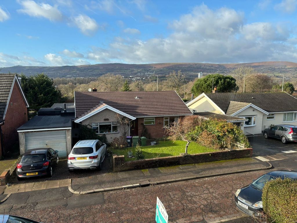 Property photo 2 of 42