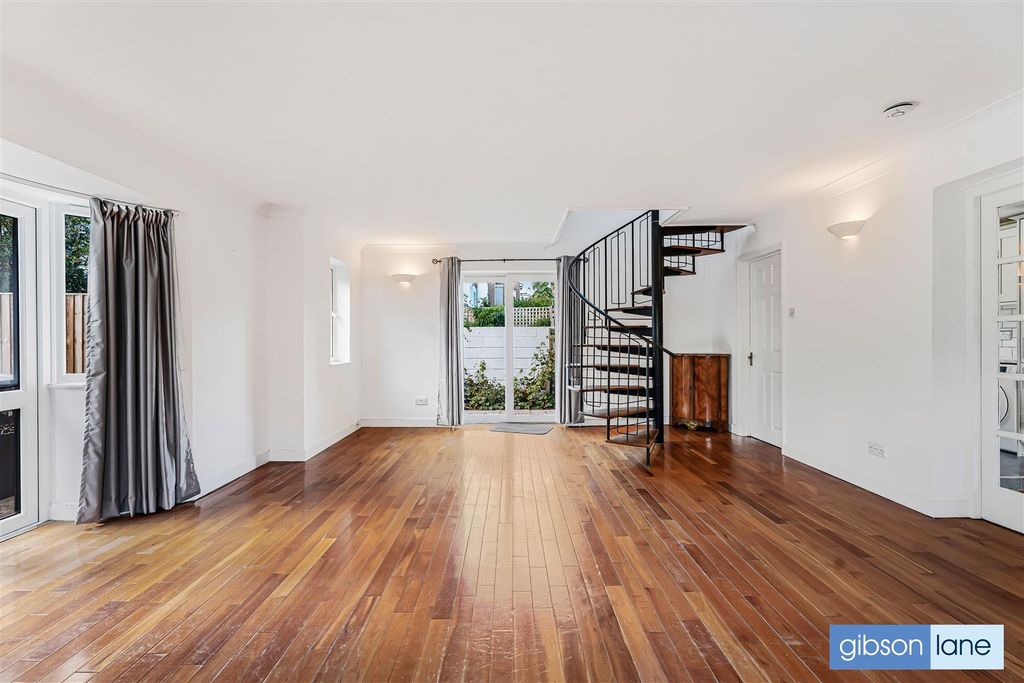 Property photo 3 of 15