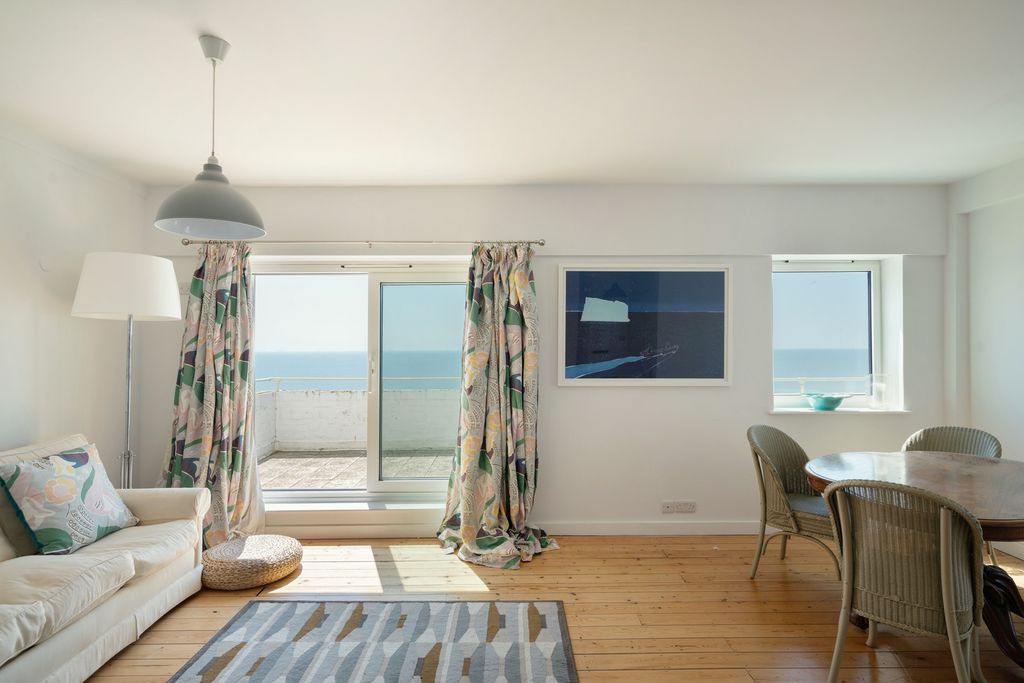 Property photo 1 of 27 226441 - Marine-Court-07.Jpg