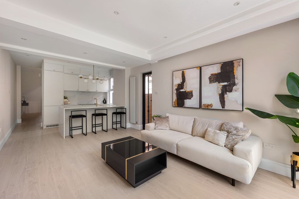 Property photo 1 of 12 094A8677