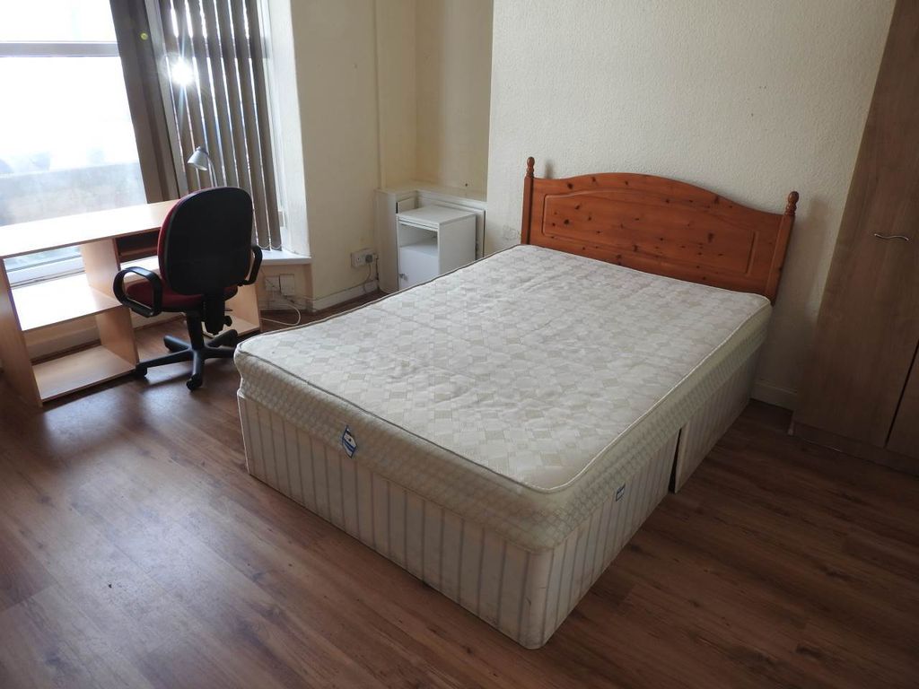 Property photo 2 of 12 15 Glanbrydan Avenue Bedroom 1