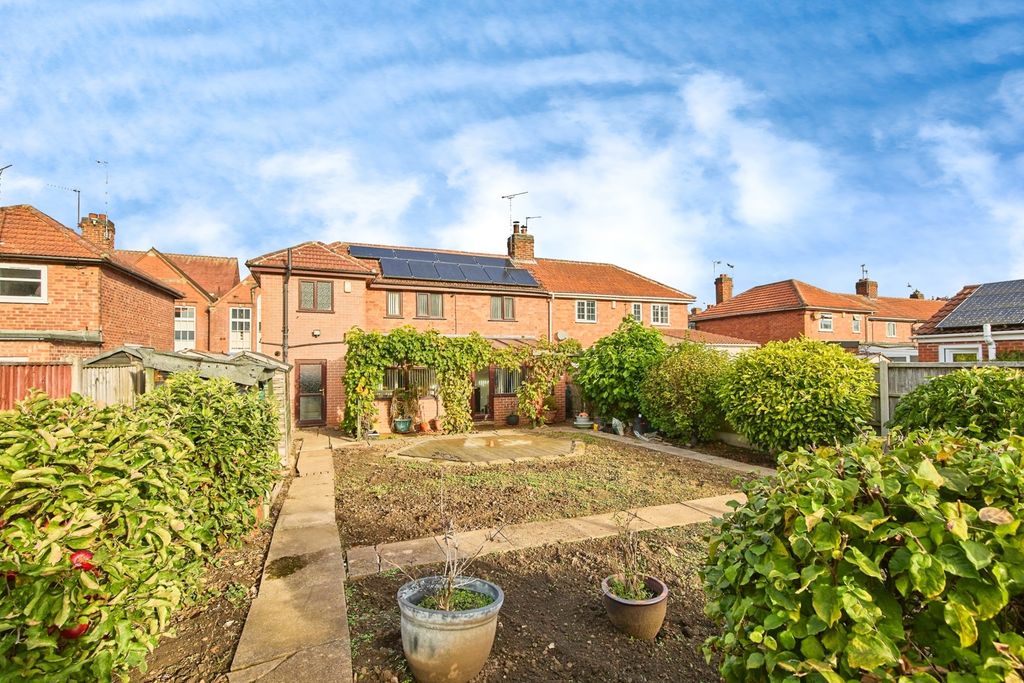 Property photo 3 of 17 Garden