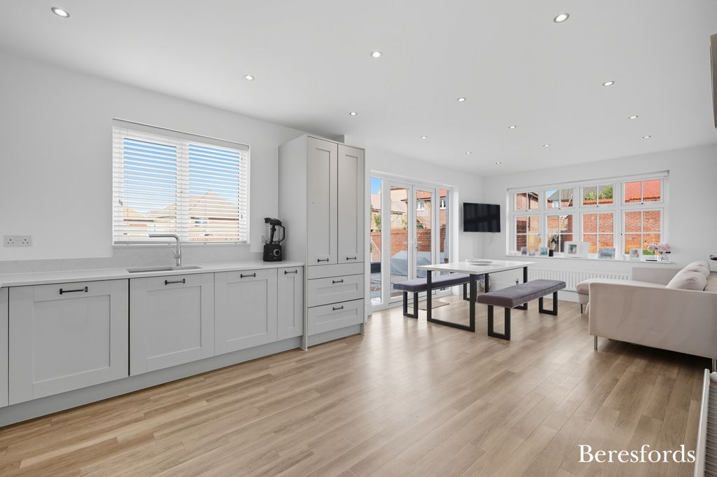 Property photo 3 of 31 Picture No. 19