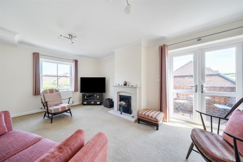 Property photo 2 of 21 Sitting Room
