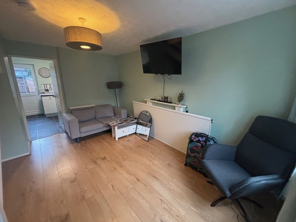 Property photo 2 of 7 Living Room