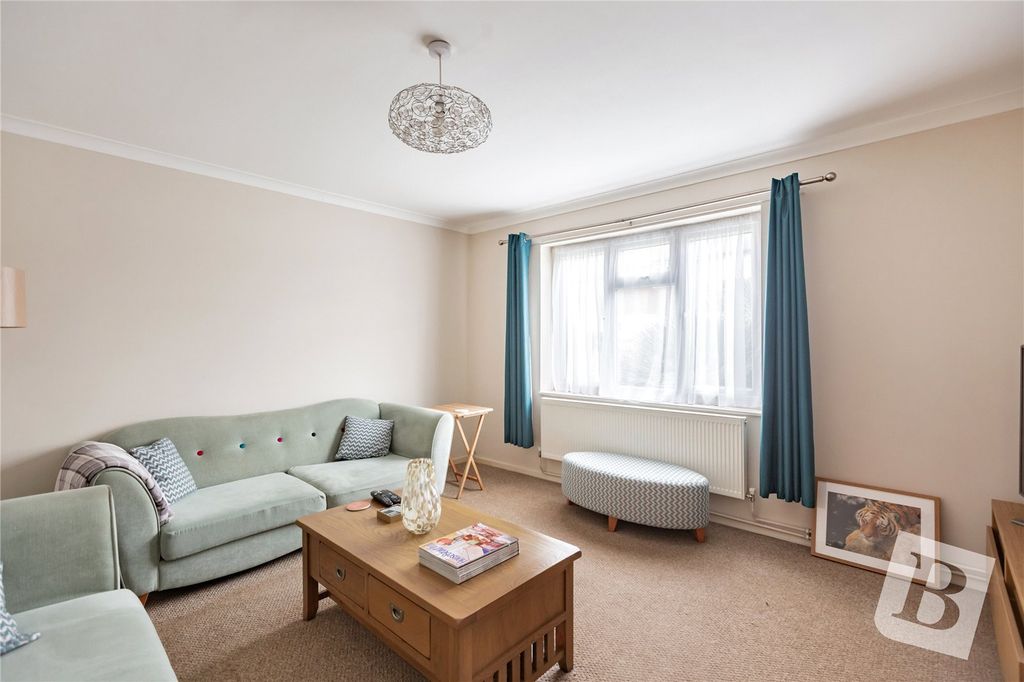 Property photo 3 of 11 Lounge