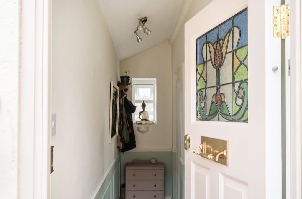 Property photo 2 of 21 Hallway