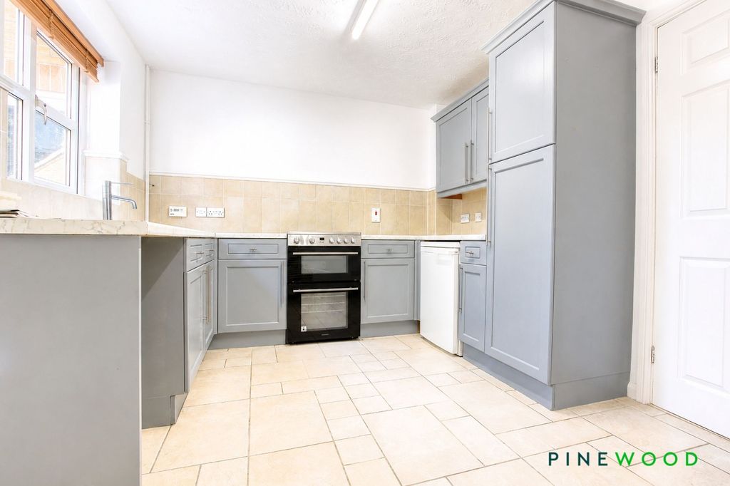 Property photo 3 of 13 Kitchen