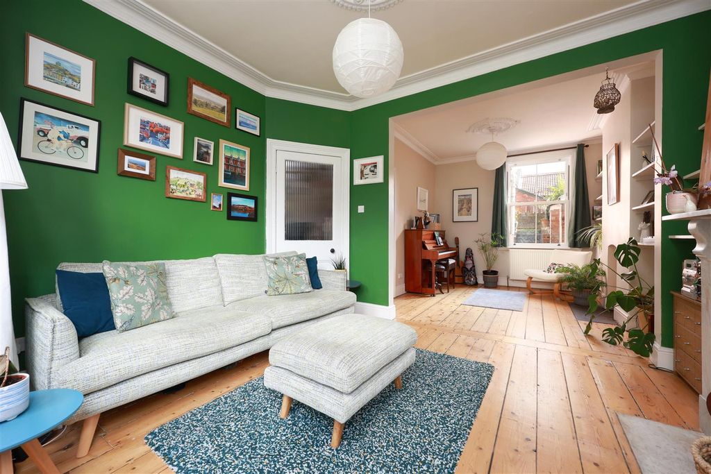 Property photo 2 of 18