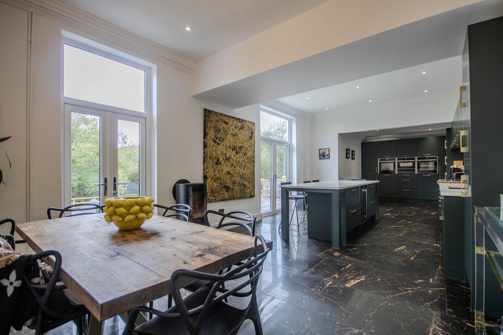 Property photo 3 of 37