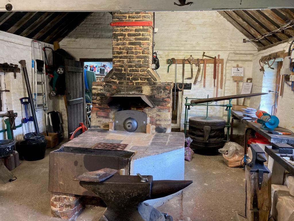 Property photo 1 of 6