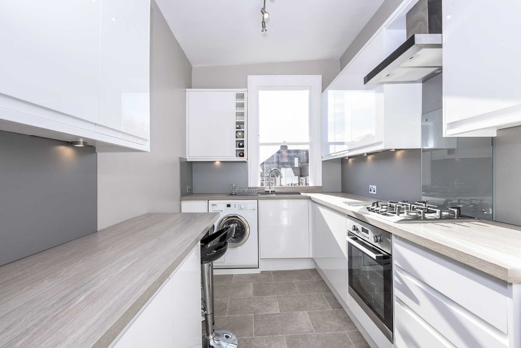 Property photo 2 of 8 Photo