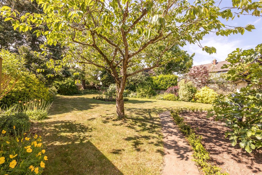 Property photo 2 of 17 Peaceful Gardens