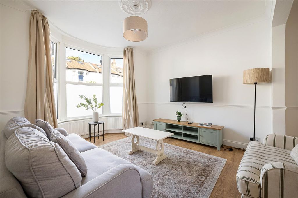 Property photo 2 of 32 Monega Road, E7