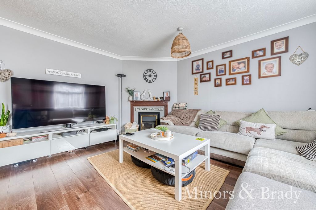 Property photo 2 of 20