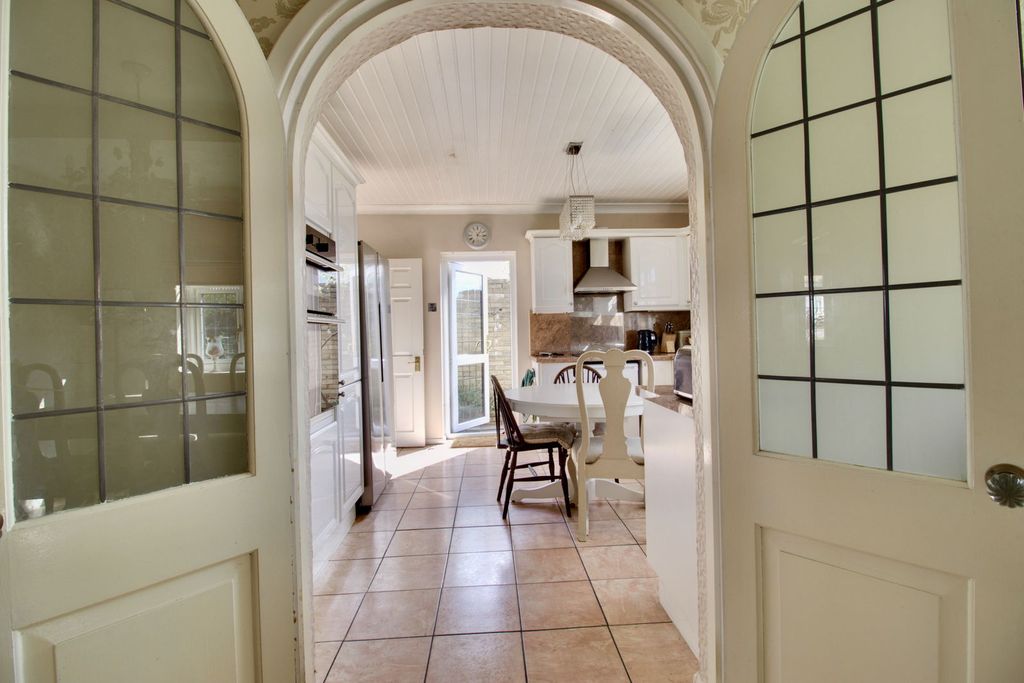 Property photo 2 of 25