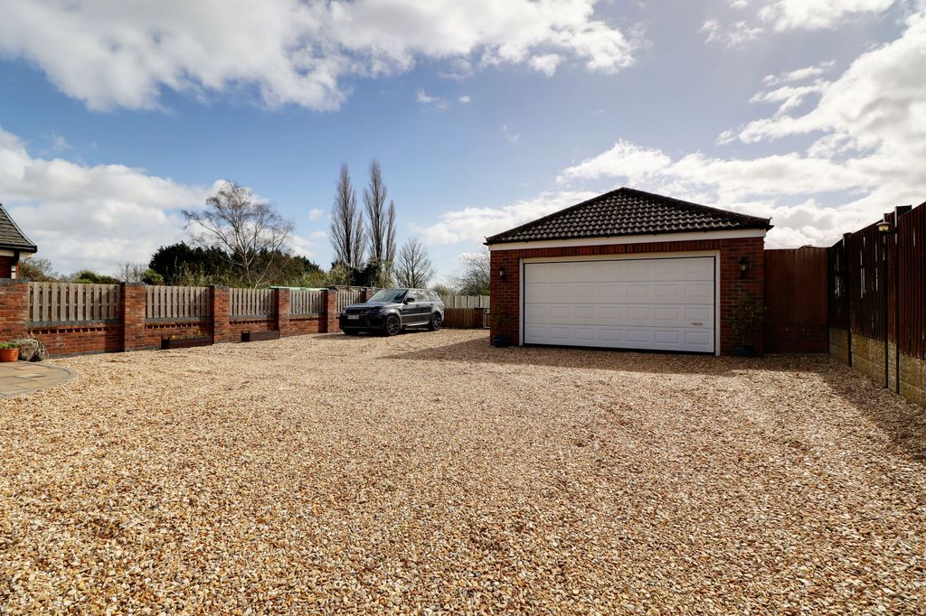 Property photo 3 of 36