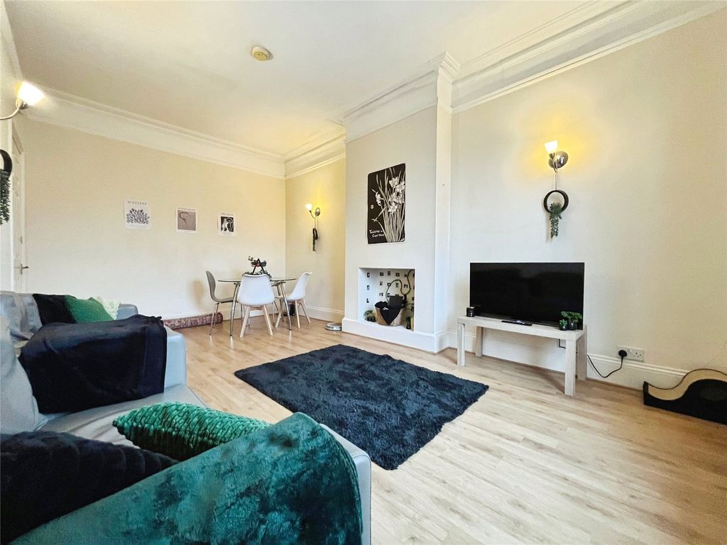 Property photo 1 of 11 Living Room