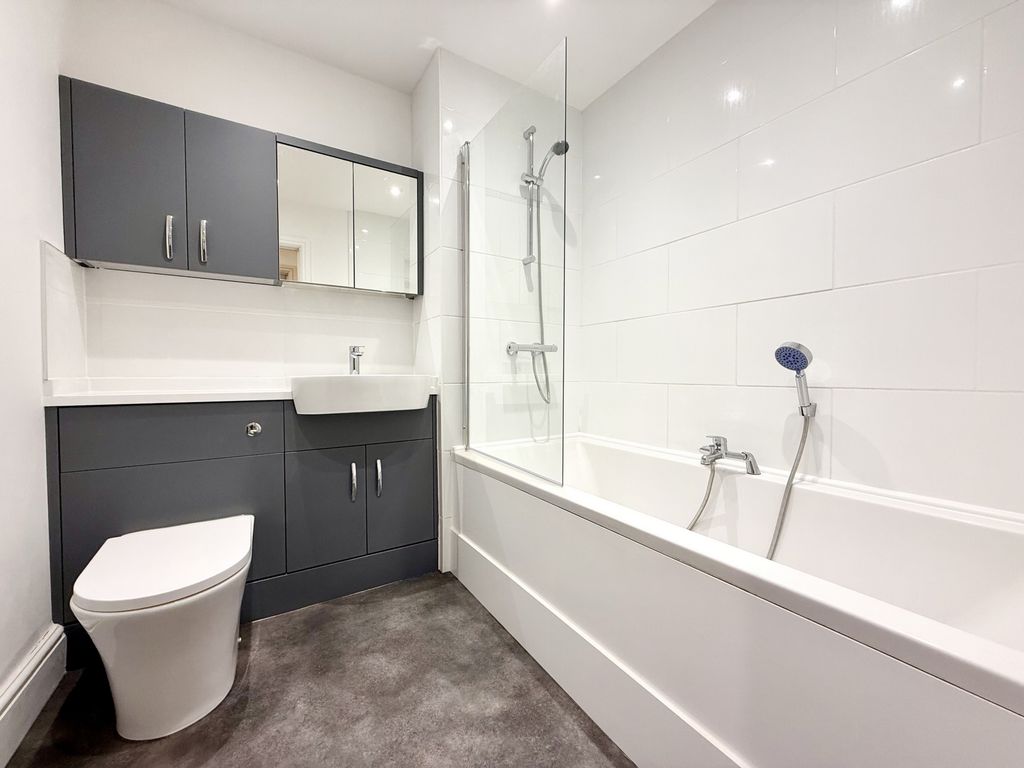 Property photo 3 of 20 Bathroom