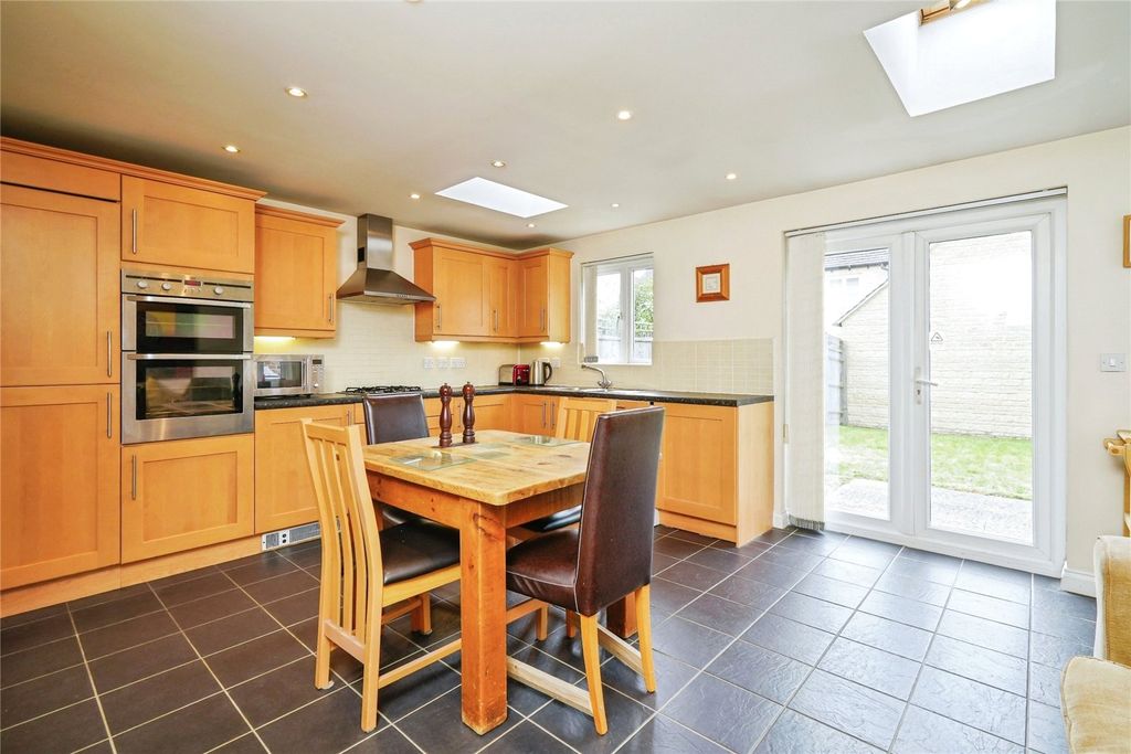 Property photo 2 of 10 Picture No. 12