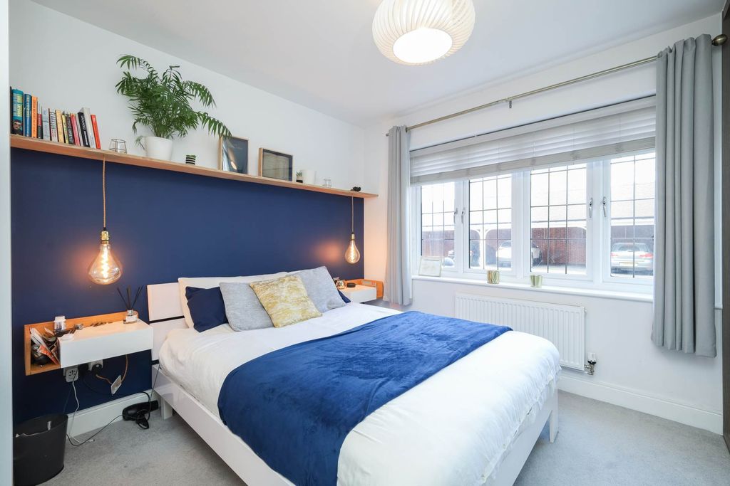 Property photo 2 of 21