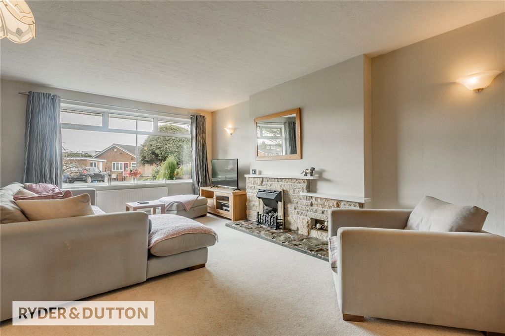 Property photo 2 of 24 Lounge