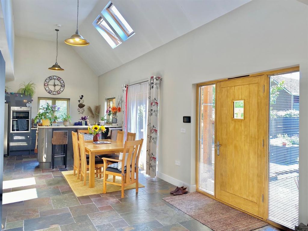 Property photo 2 of 31