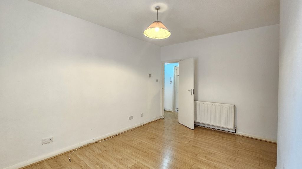 Property photo 3 of 11 Photo 2