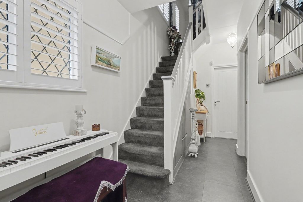 Property photo 3 of 24