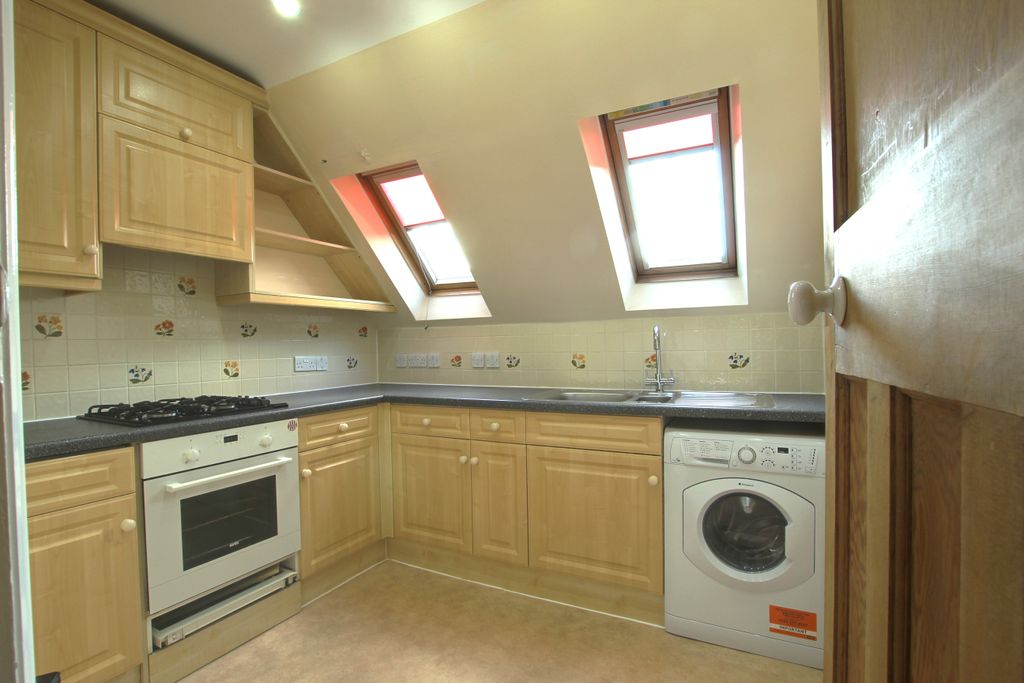 Property photo 3 of 6 3.Kitchen.Jpg
