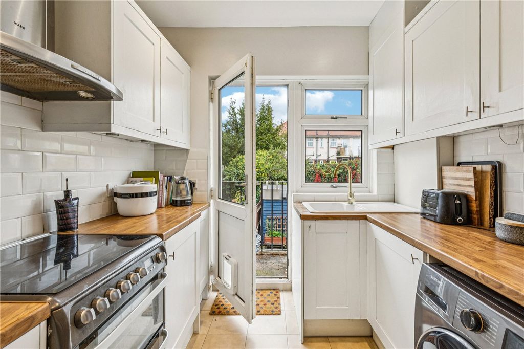 Property photo 2 of 12 Picture No. 16