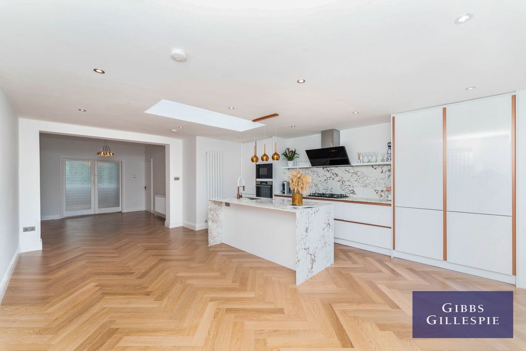 Property photo 2 of 12 1 - Jcphotographystu